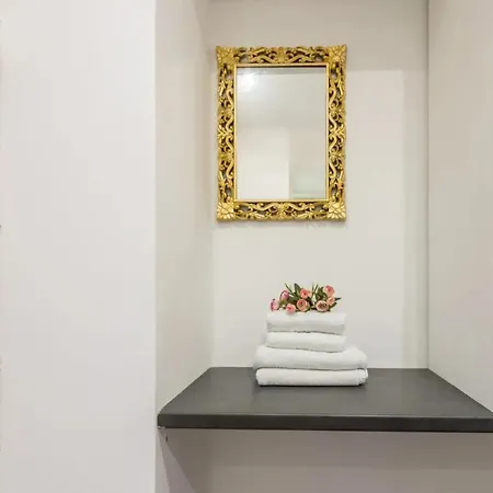 Апартаменты Studio Charmant Dans 12 M² Proche Des Monuments Historiques Париж