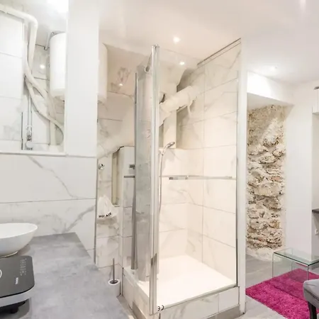 Апартаменты Studio Charmant Dans 12 M² Proche Des Monuments Historiques